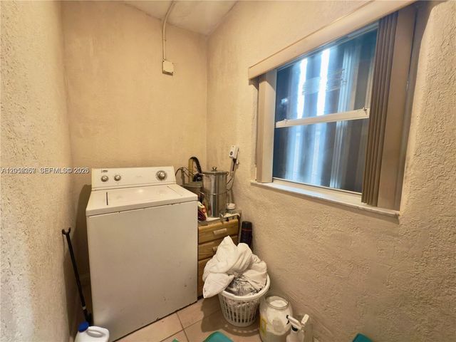 6137 Garfield St, Hollywood, FL 33024