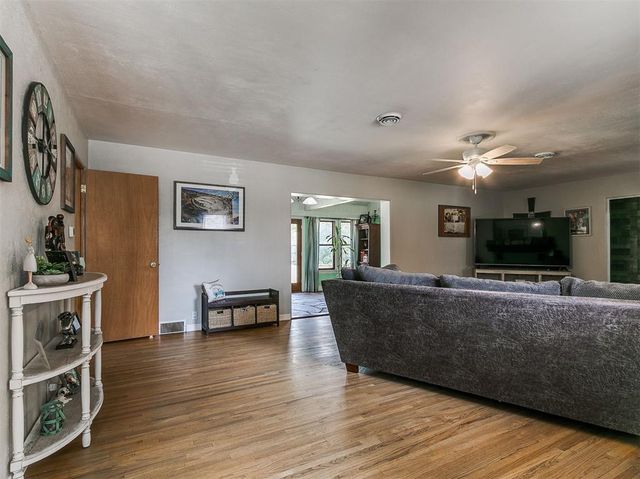 1127 S Reno Avenue, El Reno, OK 73036