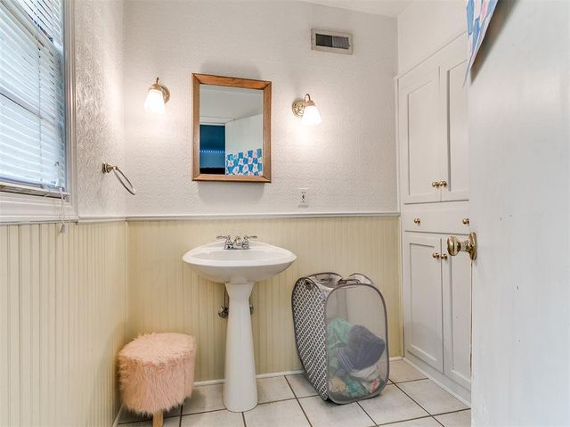 1127 S Reno Avenue, El Reno, OK 73036