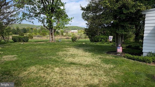 993 GRAVEL PIKE, Palm, PA 18070