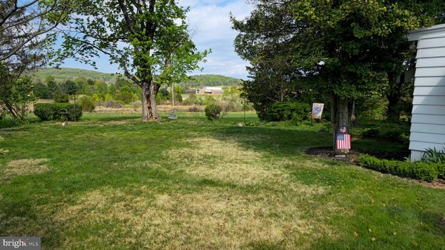 993 GRAVEL PIKE, Palm, PA 18070