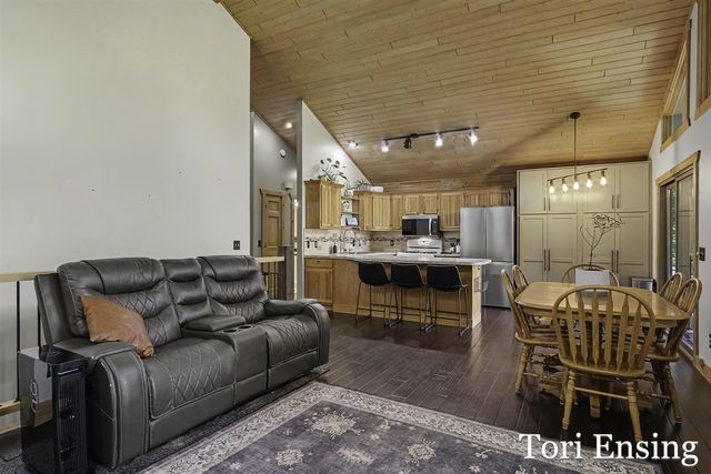 15400 Meddler Avenue, Gowen, MI 49326