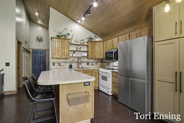15400 Meddler Avenue, Gowen, MI 49326