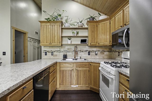 15400 Meddler Avenue, Gowen, MI 49326