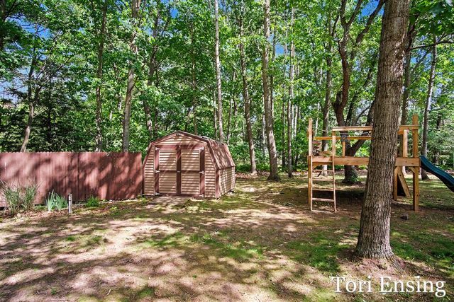 15400 Meddler Avenue, Gowen, MI 49326