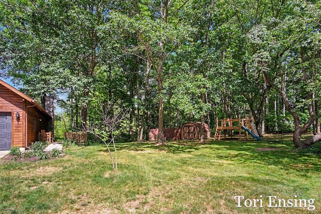 15400 Meddler Avenue, Gowen, MI 49326