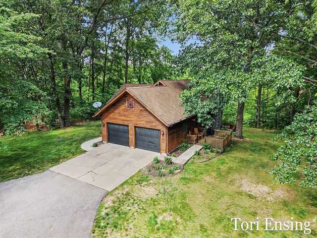 15400 Meddler Avenue, Gowen, MI 49326