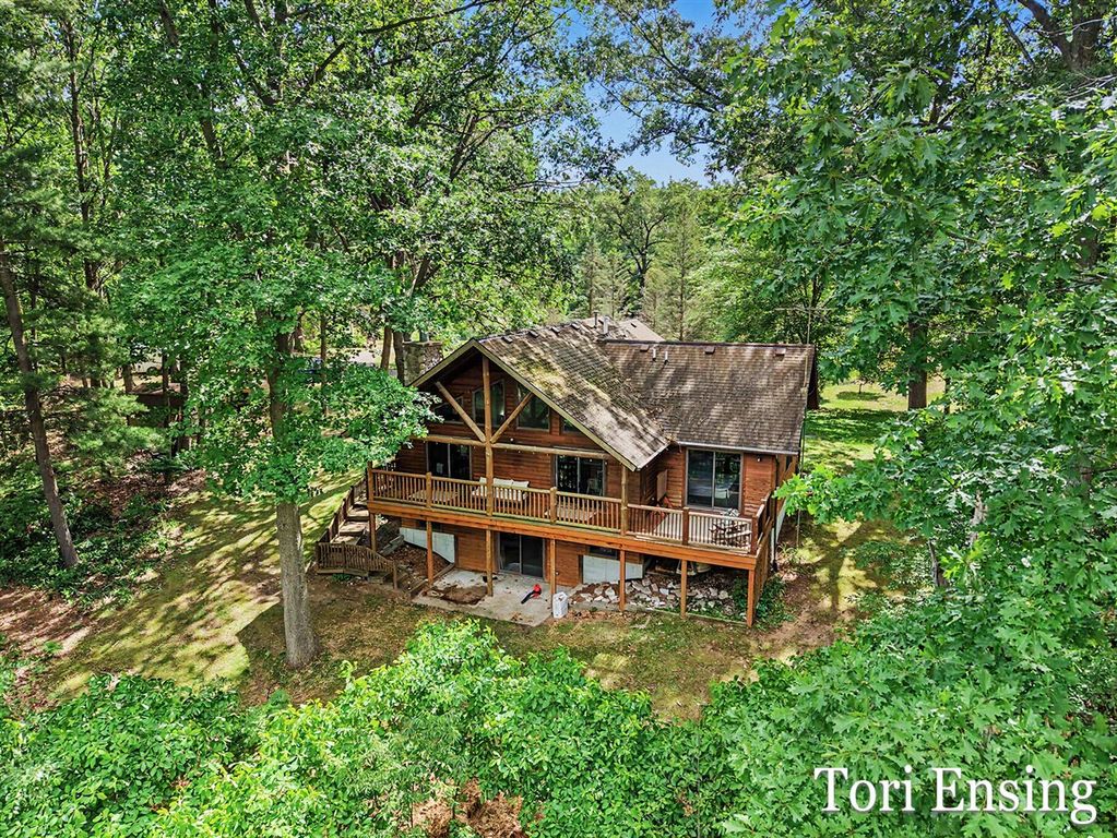 15400 Meddler Avenue, Gowen, MI 49326