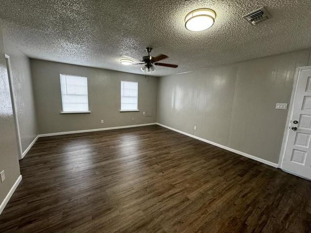 717 6th Street, San Leon, TX 77539