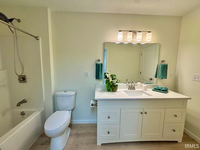 9505 W Arch Street, Yorktown, IN 47396