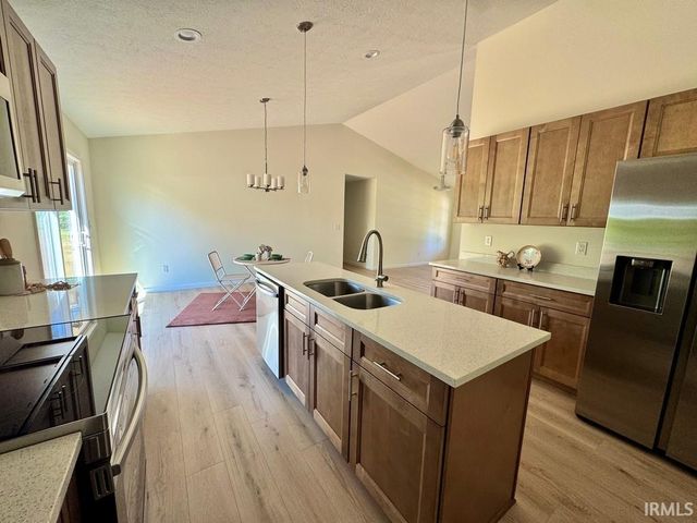 9505 W Arch Street, Yorktown, IN 47396