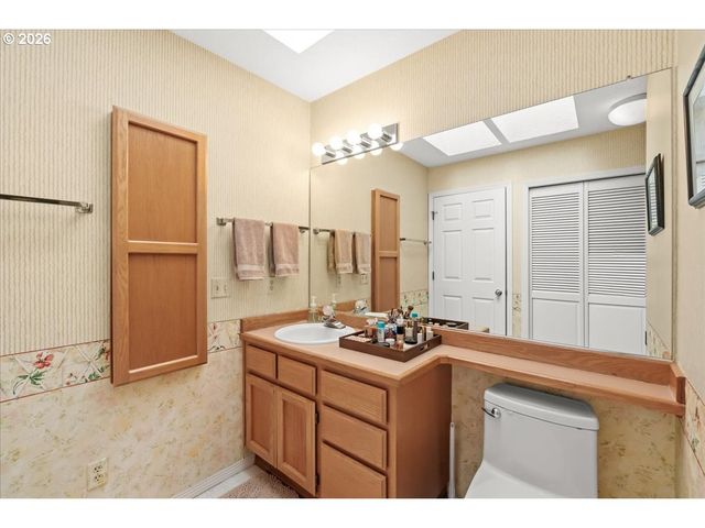 5696 WINDFIELD Loop, Lake Oswego, OR 97035