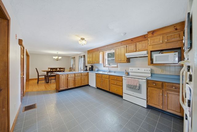 2 Birch St, Oxford, MA 01540