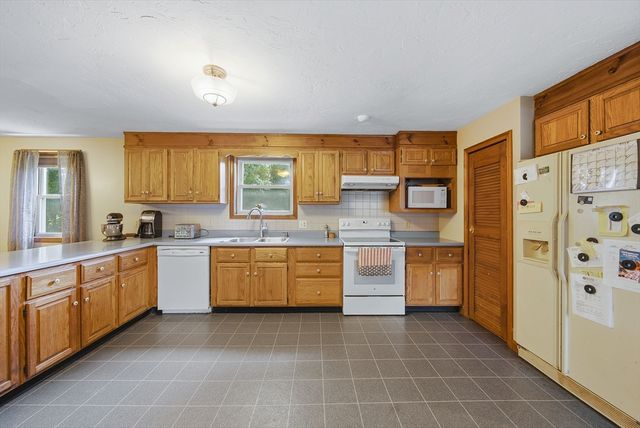 2 Birch St, Oxford, MA 01540