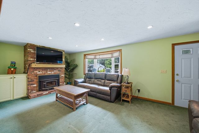 2 Birch St, Oxford, MA 01540