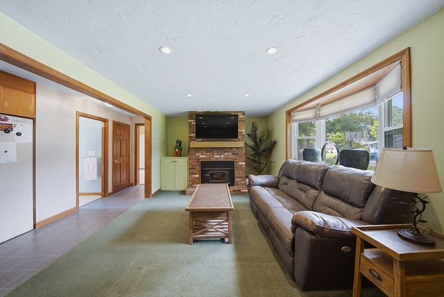 2 Birch St, Oxford, MA 01540