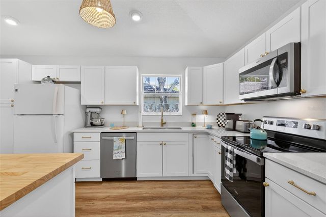 1984 GOLDEN PALM CIRCLE, Tavares, FL 32778