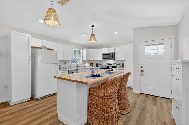 1984 GOLDEN PALM CIRCLE, Tavares, FL 32778