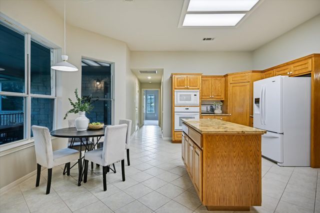 106 Lakeview LN, Georgetown, TX 78633