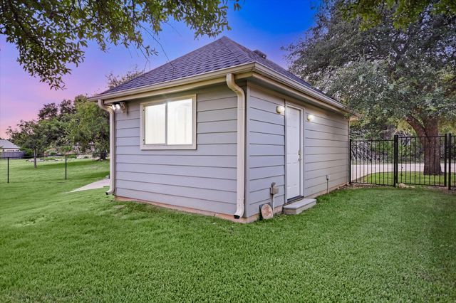 106 Lakeview LN, Georgetown, TX 78633