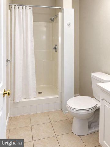 5536 CROSSRAIL CT, Burke, VA 22015