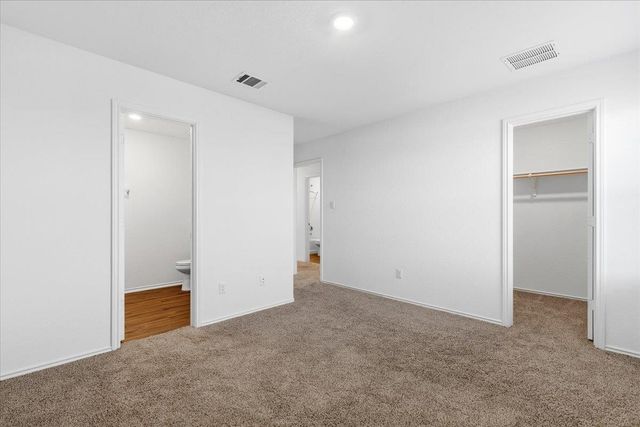 1140 Cattail LN, Bastrop, TX 78602