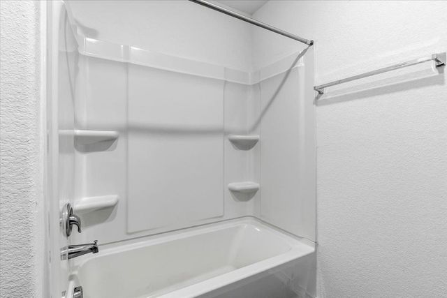 1140 Cattail LN, Bastrop, TX 78602