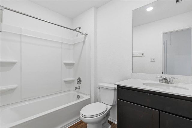 1140 Cattail LN, Bastrop, TX 78602