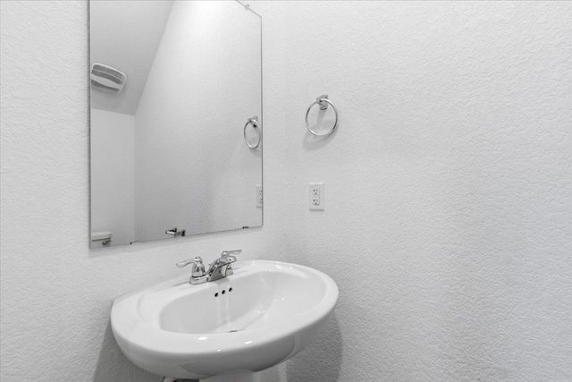 1140 Cattail LN, Bastrop, TX 78602