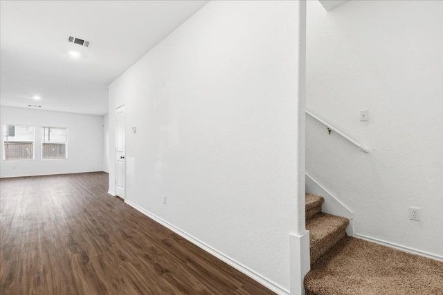 1140 Cattail LN, Bastrop, TX 78602