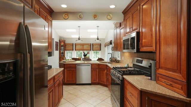 8 Cummings St, Cranford Twp., NJ 07016