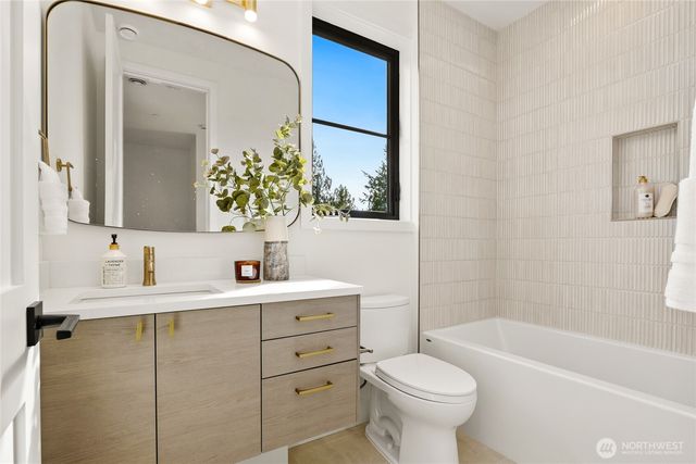 11426 108th Avenue NE, Kirkland, WA 98033