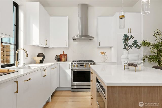 11426 108th Avenue NE, Kirkland, WA 98033