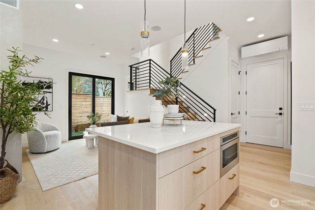 11426 108th Avenue NE, Kirkland, WA 98033