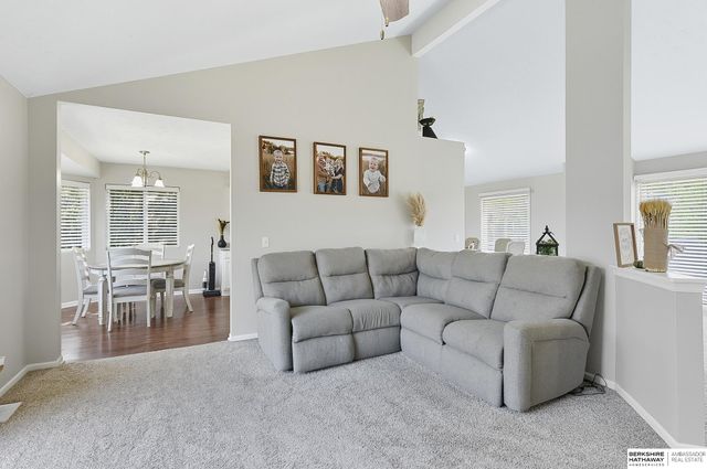 6727 N 110 Street, Omaha, NE 68164