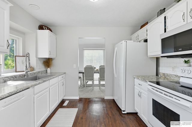 6727 N 110 Street, Omaha, NE 68164