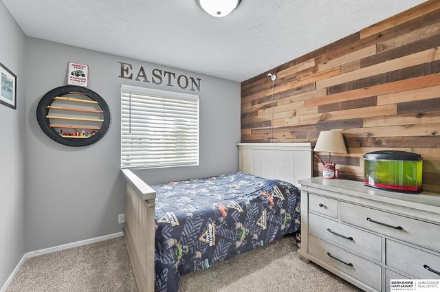 6727 N 110 Street, Omaha, NE 68164