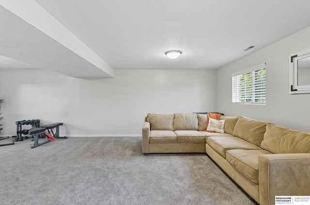 6727 N 110 Street, Omaha, NE 68164