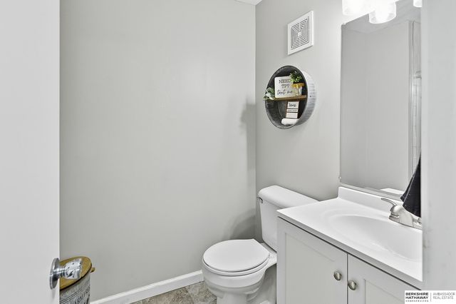 6727 N 110 Street, Omaha, NE 68164