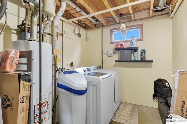 6727 N 110 Street, Omaha, NE 68164