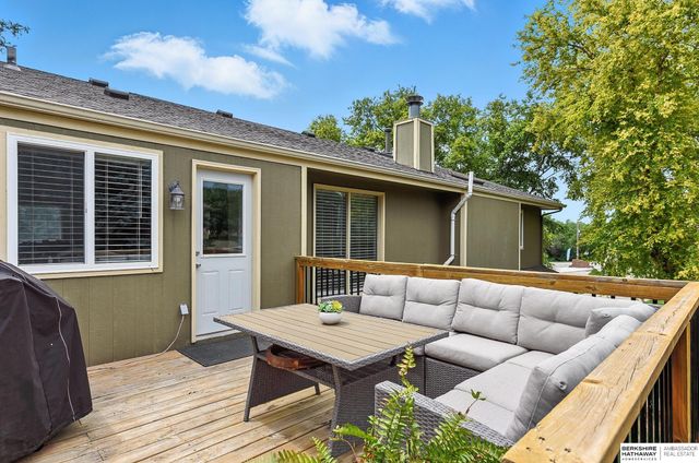 6727 N 110 Street, Omaha, NE 68164