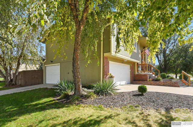 6727 N 110 Street, Omaha, NE 68164