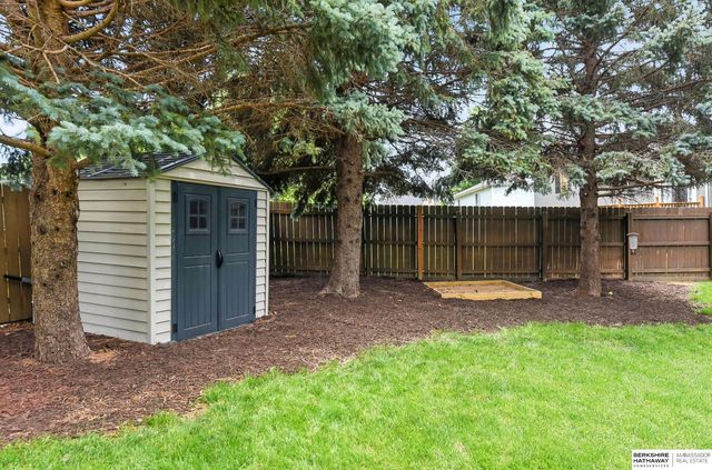 6727 N 110 Street, Omaha, NE 68164