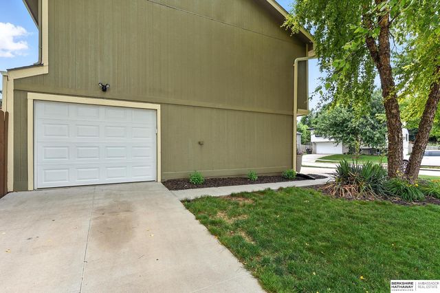 6727 N 110 Street, Omaha, NE 68164