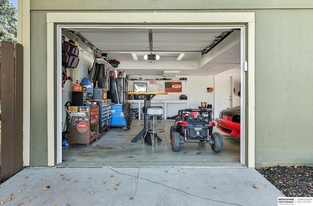 6727 N 110 Street, Omaha, NE 68164