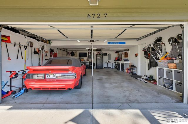 6727 N 110 Street, Omaha, NE 68164