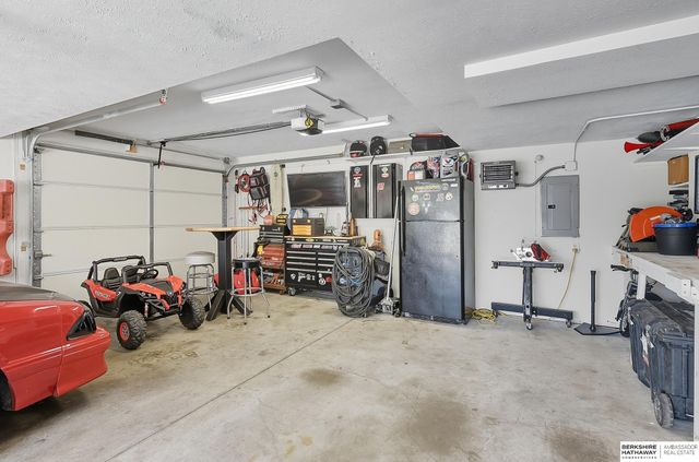 6727 N 110 Street, Omaha, NE 68164