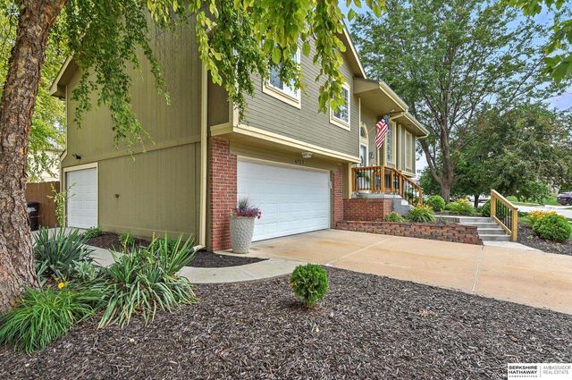 6727 N 110 Street, Omaha, NE 68164