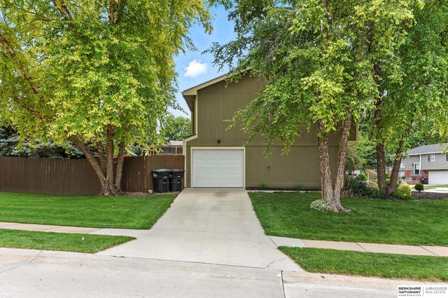 6727 N 110 Street, Omaha, NE 68164