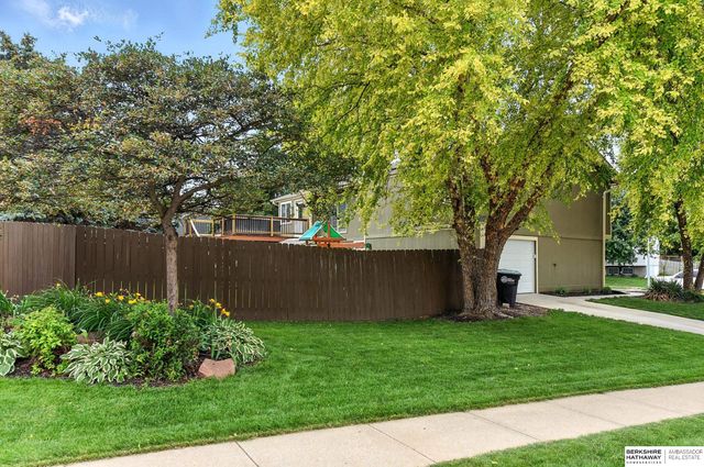 6727 N 110 Street, Omaha, NE 68164